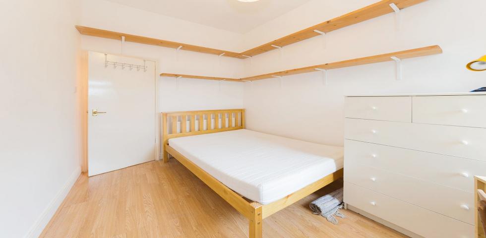 			3 Bedroom, 1 bath, 1 reception Flat			 Blenheim Gardens, Willesden Green